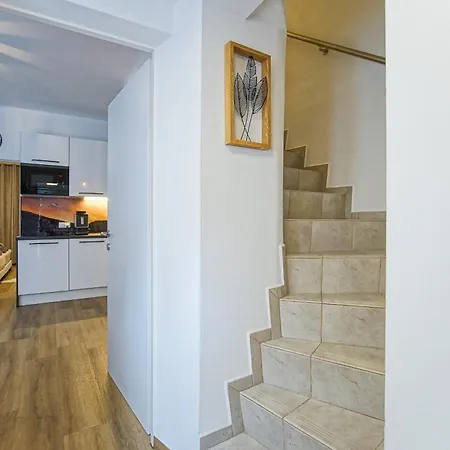 Appartement Auszeit Steiraland 5 Mit Ueberdachter Terrasse, Privaten Garten Und Parkplatz