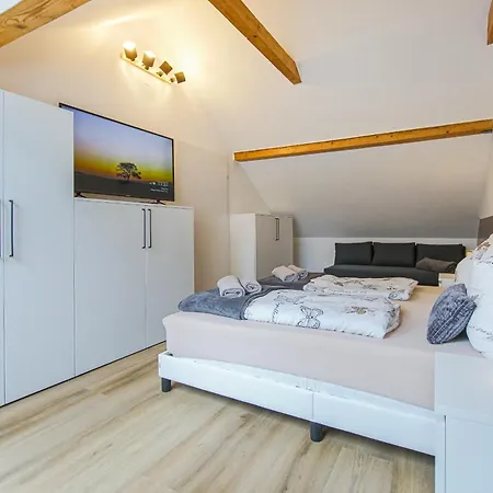 Auszeit Steiraland 5 Mit Ueberdachter Terrasse, Privaten Garten Und Parkplatz