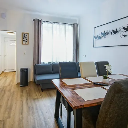 Auszeit Steiraland 5 Mit Ueberdachter Terrasse, Privaten Garten Und Parkplatz Леобен