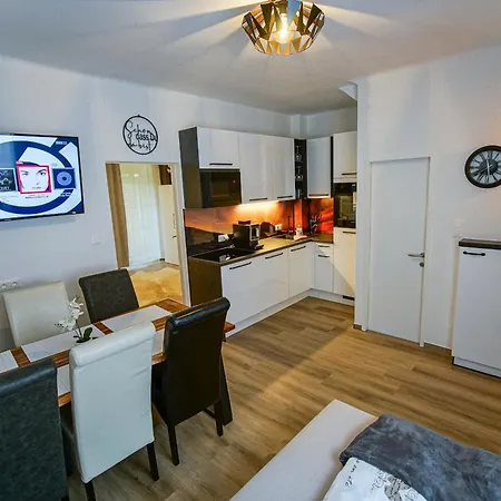 Auszeit Steiraland 5 Mit Ueberdachter Terrasse, Privaten Garten Und Parkplatz Appartement Leoben (Styria)